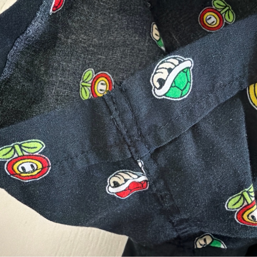 2018 Nintendo Super Mario Bros Black Button Up Shirt L Mushrooms Stars Shells - Picture 4 of 10
